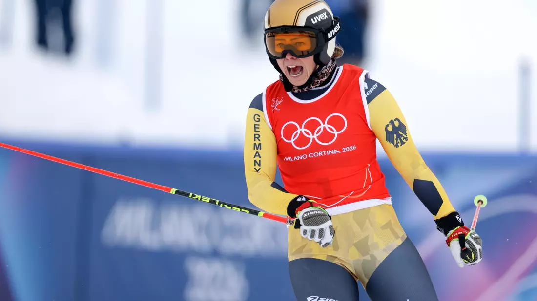 Daniela Maier hat die Goldmedaille im Skicross gewonnen. - Bild: Oliver Weiken/dpa