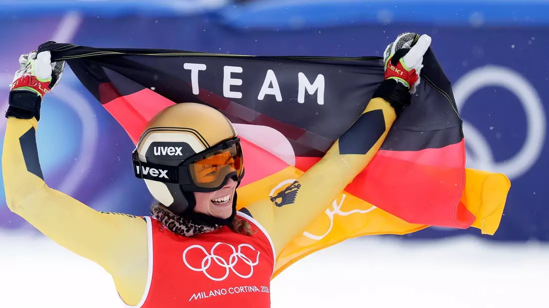Daniela Maier feiert ihren größten Triumph. - Bild: Oliver Weiken/dpa