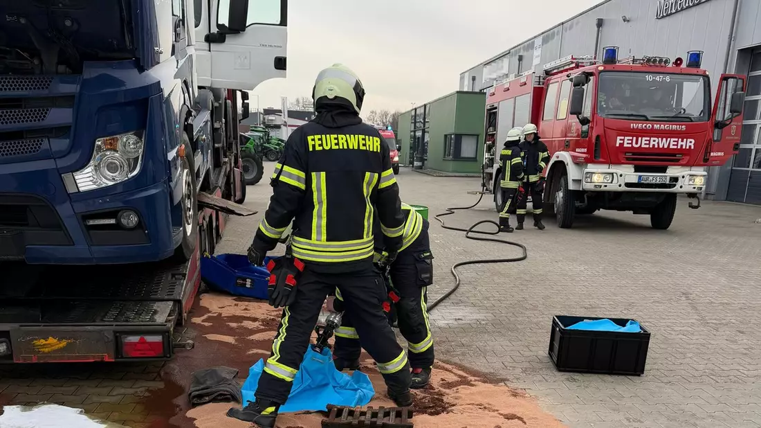 FW-AUR: Dieselkraftstoff bedroht naheliegende Gewässer - Bild: presseportal.de