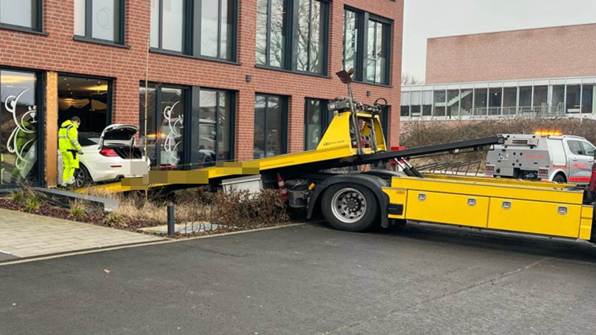 POL-MS: Auto fährt in Zahnarztpraxis - Polizei ermittelt - Foto: presseportal.de