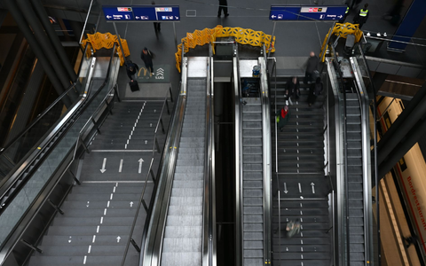Bis auf weiteres gesperrt: 42 von 54 Rolltreppen im Berliner Hauptbahnhof. (Archivbild) - Foto: Markus Lenhardt/dpa