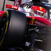 Charles Leclerc verabschiedet sich mit der deutlichen Tagesbestzeit von den Testfahrten.   - Foto: Bradley Collyer/PA Wire/dpa