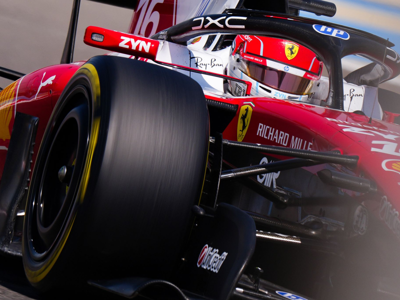 Charles Leclerc verabschiedet sich mit der deutlichen Tagesbestzeit von den Testfahrten.   - Foto: Bradley Collyer/PA Wire/dpa