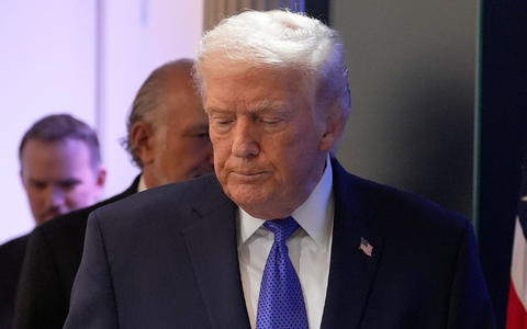 Der Supreme Court hat viele seiner Zölle für illegal erklärt - nun reagiert Trump.  - Foto: Alex Brandon/AP/dpa