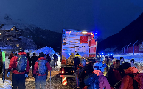  In St. Anton ging am Freitagnachmittag eine Lawine ab.  - Foto: Bernhard Flatscher/extremwetter.tv/dpa