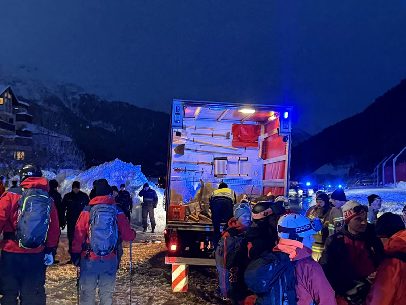  In St. Anton ging am Freitagnachmittag eine Lawine ab.  - Foto: Bernhard Flatscher/extremwetter.tv/dpa