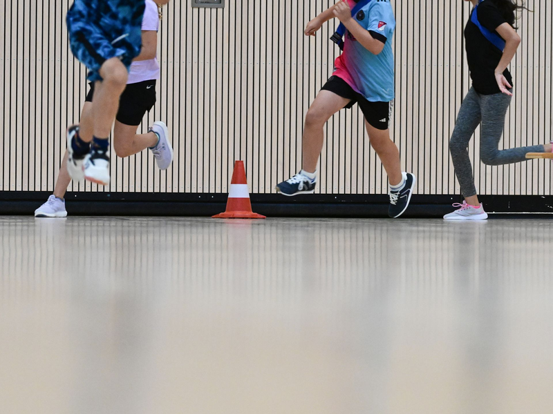 Ein KI-Tool könnte vielleicht bald die Benotung im Sportunterricht verändern. (Symbolbild) - Foto: Bernd Weißbrod/dpa