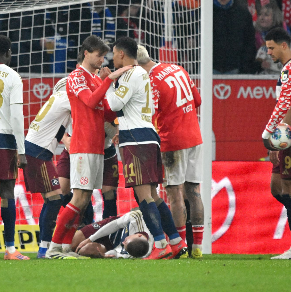 Mainz 05 und der Hamburger SV lieferten sich ein hitziges Duell. - Foto: Torsten Silz/dpa