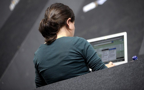 Computer-Nutzerin (Archiv) - Foto: via dts Nachrichtenagentur