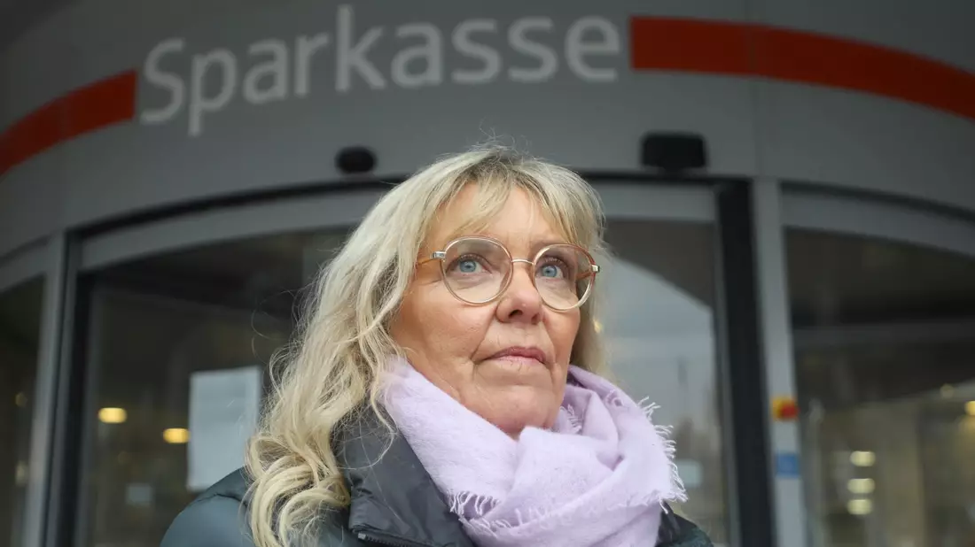 Astrid Kaiser hatte ein Schließfach in der Gelsenkirchener Sparkasse. Jetzt fühlt sie sich doppelt betroffen.  - Bild: ---/dpa