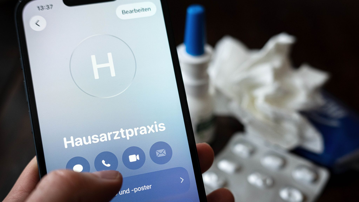 Macht eine telefonische Krankschreibung Fehlzeiten im Job zu leicht? (Archivbild) - Foto: Sina Schuldt/dpa