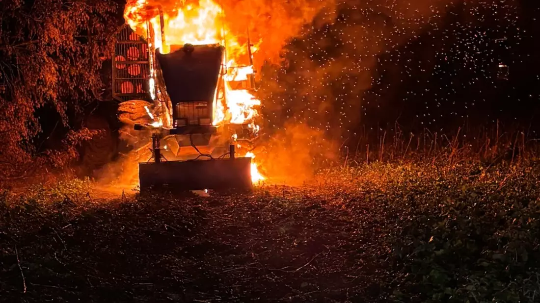 FW-Schermbeck: Traktorbrand - Bild: presseportal.de