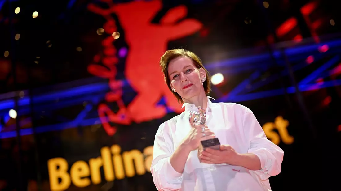 Gewann ihren zweiten Silbernen Bären: Sandra Hüller. - Bild: Sebastian Christoph Gollnow/dpa