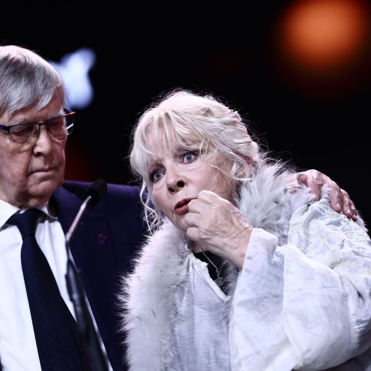 Tom Courtenay und Anna Calder-Marshall erhalten den Silbernen Bären für die beste schauspielerische Leistung in einer Nebenrolle. - Foto: Christoph Soeder/dpa