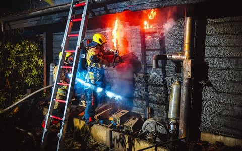 FW Gronau: Brand einer Saunahütte im Saunapark Epe - Aufwendiger Nachteinsatz für die Feuerwehr - Foto: presseportal.de