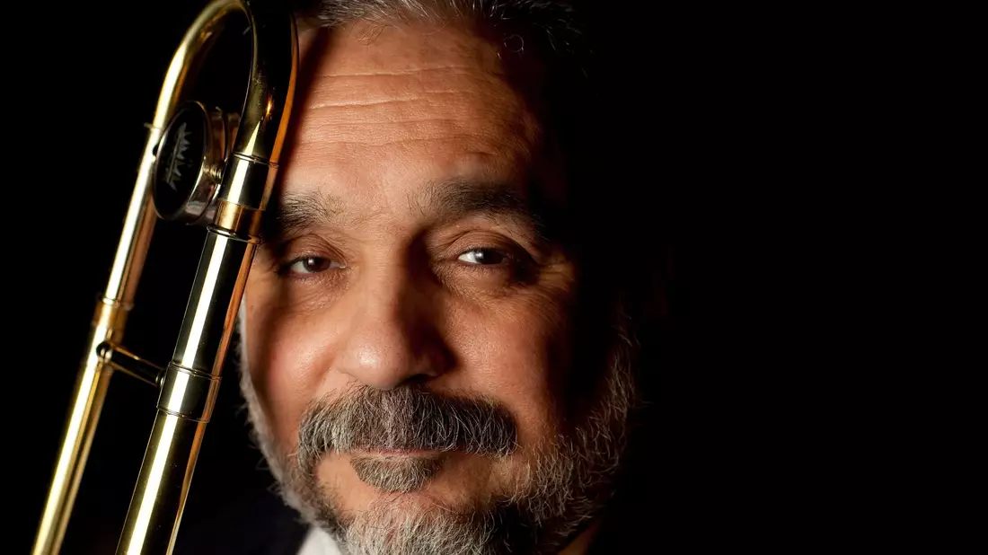 Colón galt als Mitbegründer eines Musikstils mit starkem kubanischen und puerto-ricanischen Einfluss, für den sich der Begriff Salsa (Soße) erst in den Anfangsjahren seiner Karriere langsam durchsetzte. - Bild: Gregory Bull/AP/dpa