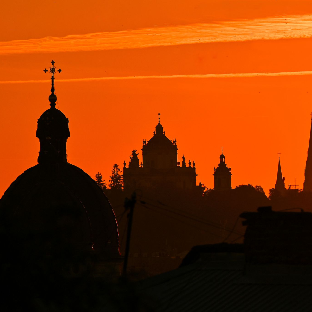 Lwiw ist nur etwa 50 Kilometer Luftlinie von der polnischen Grenze entfernt. - Foto: -/Ukrinform/dpa