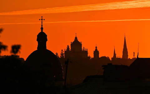 Lwiw ist nur etwa 50 Kilometer Luftlinie von der polnischen Grenze entfernt. - Foto: -/Ukrinform/dpa