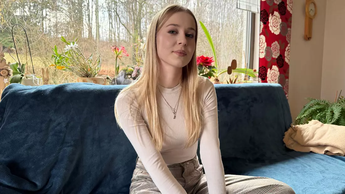 Die 19-jährige Nika Ivchenko wird am vierten Jahrestag des Krieges in der Ukraine innehalten. - Bild: Birgit Reichert/dpa