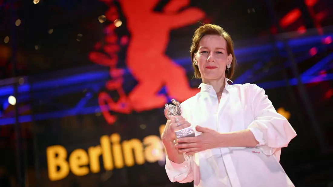 Schauspielerin Sandra Hüller wurde für ihre Hauptrolle im Drama «Rose» geehrt. - Bild: Sebastian Christoph Gollnow/dpa
