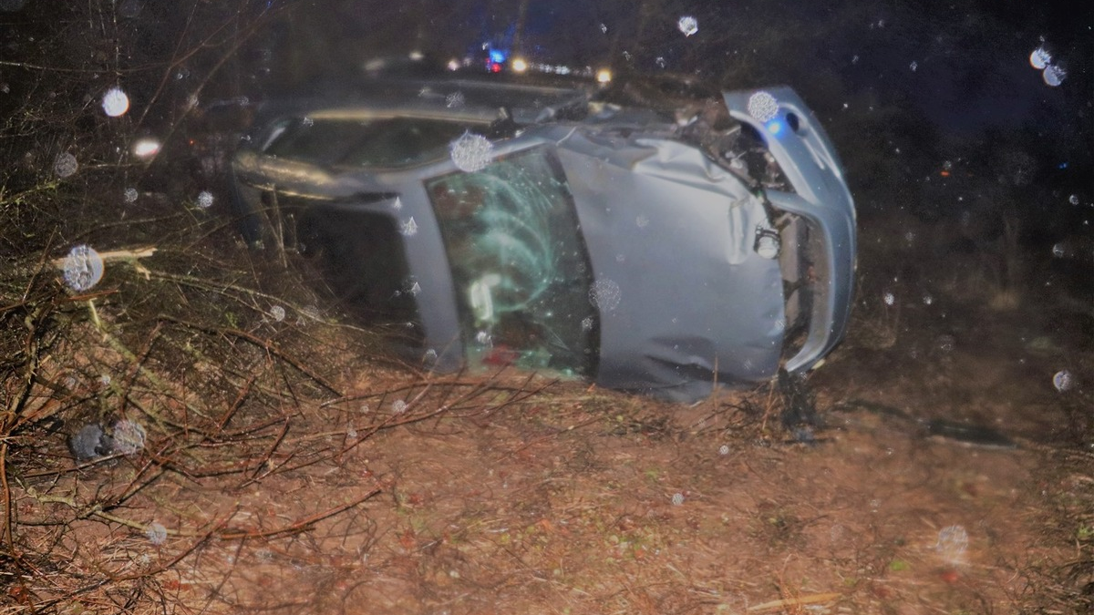 POL-HX: Senior kommt von der Fahrbahn ab - Foto: presseportal.de