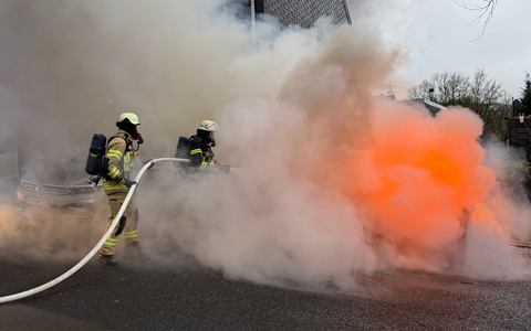 FW-RS: PKW-Brand in der Lohengrinstraße - Foto: presseportal.de