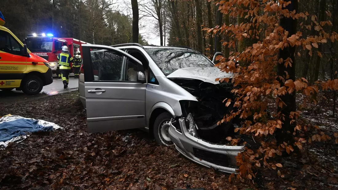 POL-HK: Soltau - Schwerer Verkehrsunfall Soltau - Verkehrskontrolle mit gefälschtem Führerschein - Bild: presseportal.de