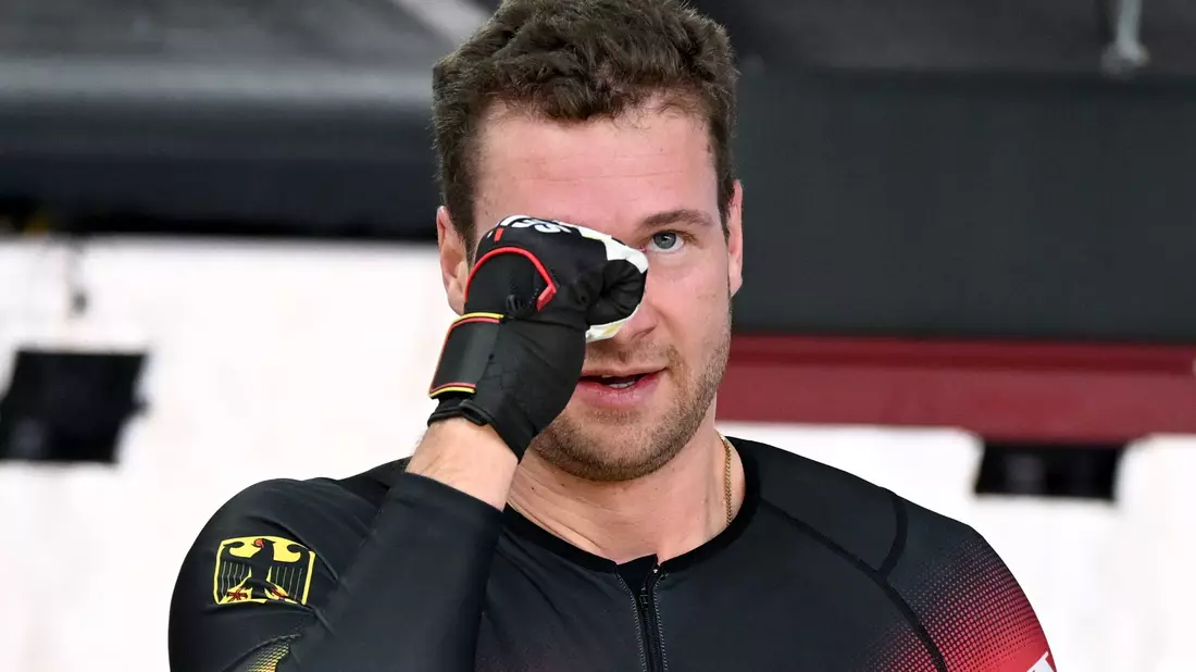 Siegerfaust: Johannes Lochner. - Bild: Robert Michael/dpa