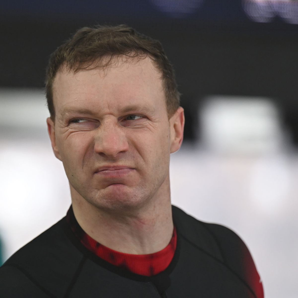 Francesco Friedrich (Pilot, Deutschland) schaut unzufrieden. - Foto: Robert Michael/dpa