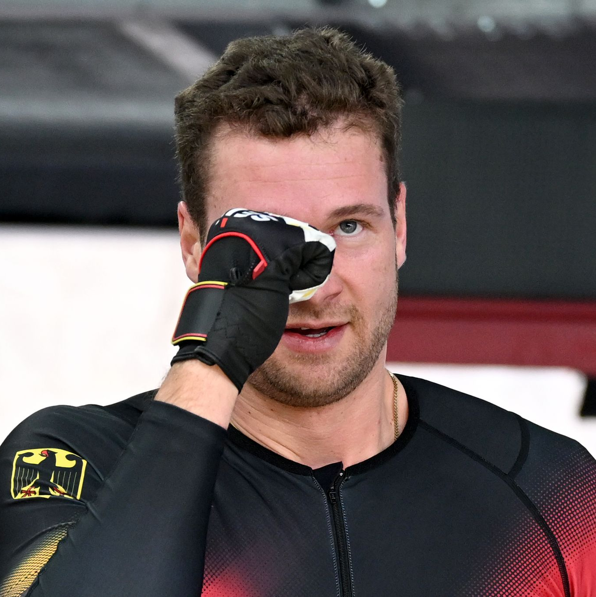 Siegerfaust: Johannes Lochner. - Foto: Robert Michael/dpa