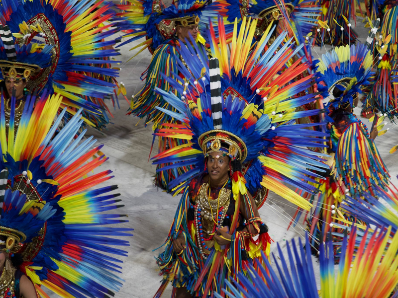 Zum Abschluss des Karnevals in Rio de Janeiro treten die sechs besten Sambaschulen auf. - Foto: Zhou Yongsui/XinHua/dpa