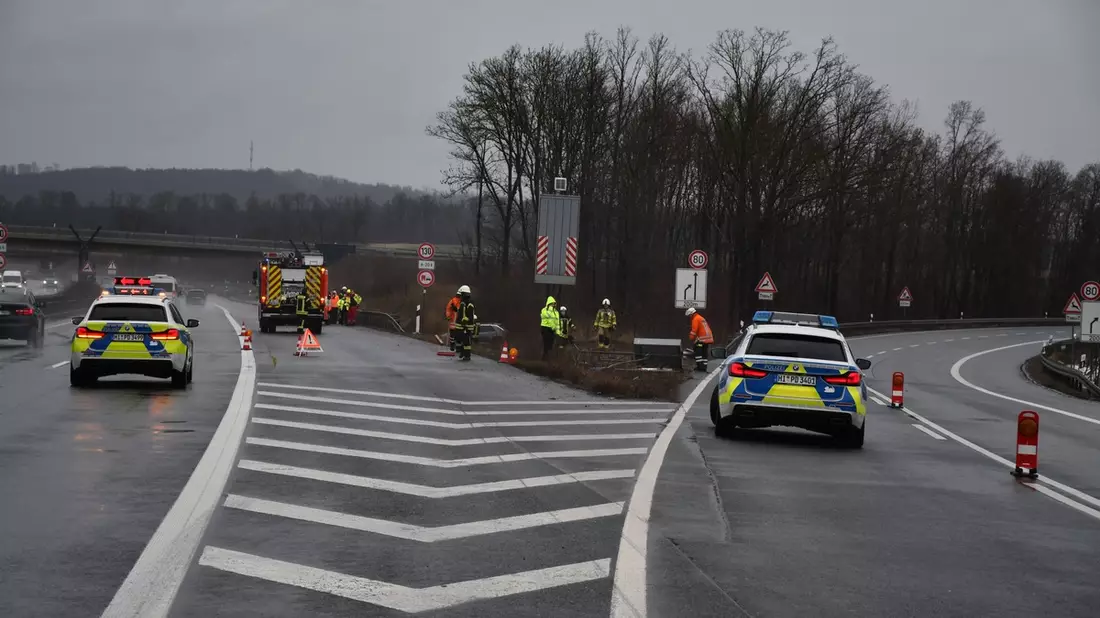 POL-HI: Alleinbeteiligt von der Autobahn abgehoben - Bild: presseportal.de