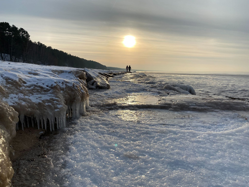 Die Suche auf See sei durch die Dunkelheit und große Eisschollen erschwert worden, was die Navigation stark beeinträchtigt habe, hieß es. (Symbolfoto) - Foto: Alexander Welscher/dpa