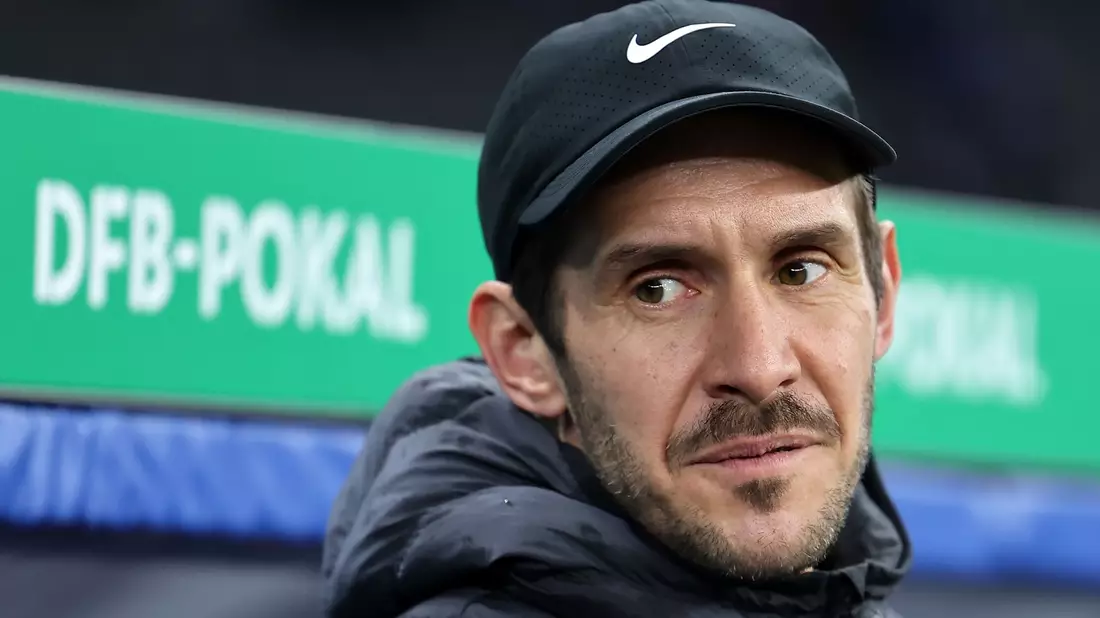 Julian Schuster will den SC Freiburg zum zweiten Mal nach 2022 ins DFB-Pokalfinale führen. (Archivbild) - Bild: Andreas Gora/dpa