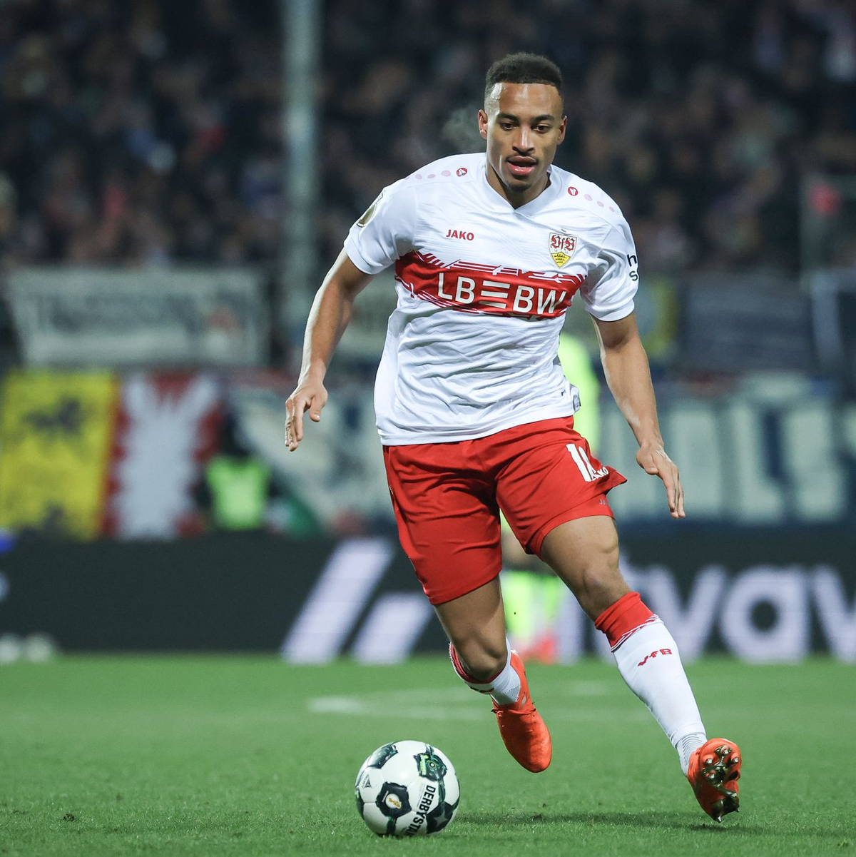 Klappt es mit der Titelverteidigung für Jamie Leweling und den VfB Stuttgart? (Archivbild) - Foto: Christian Charisius/dpa