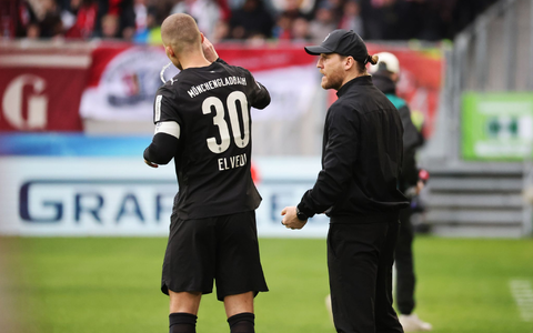 In der Krise: Trainer Eugen Polanski (r) spricht mit Nico Elvedi. - Foto: Philipp von Ditfurth/dpa