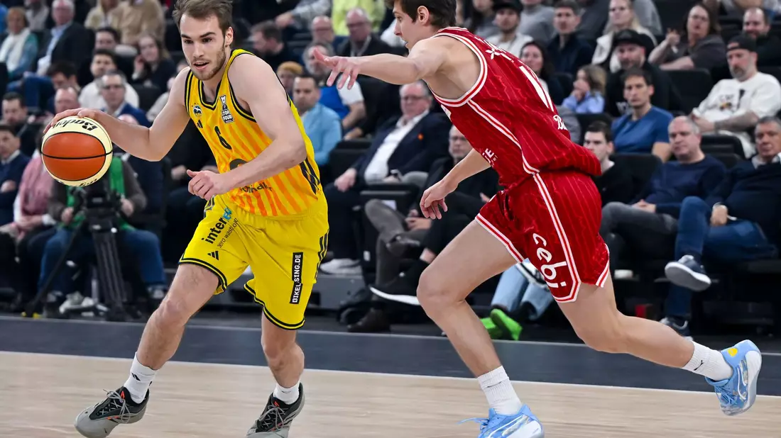 Alba Berlin und die Bamberg Baskets lieferten sich ein packendes Pokal-Finale. - Bild: Sven Hoppe/dpa
