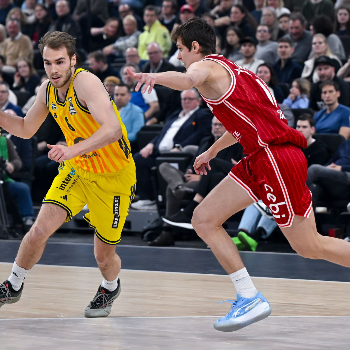 Alba Berlin und die Bamberg Baskets lieferten sich ein packendes Pokal-Finale. - Foto: Sven Hoppe/dpa