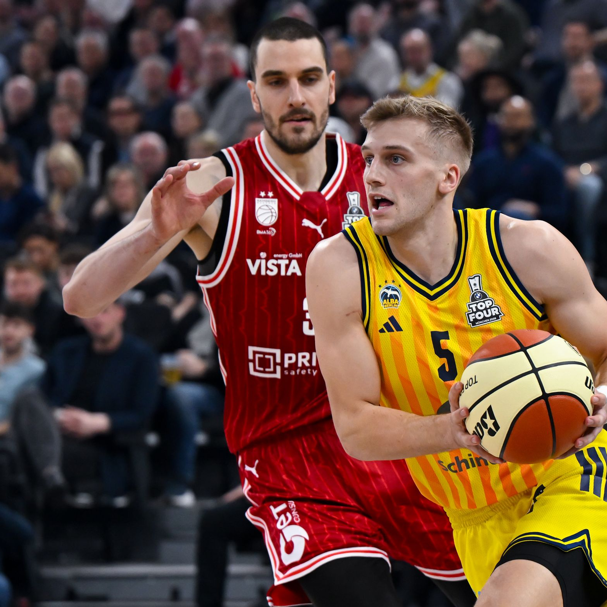 Alba und Bamberg lieferten sich ein packendes Pokal-Finale. - Foto: Sven Hoppe/dpa