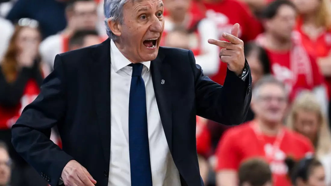Svetislav Pesic und die Bayern-Basketballer haben das erste Saisonziel verpasst. - Bild: Sven Hoppe/dpa