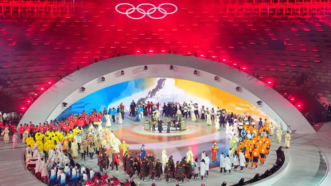 Auch die Schlussfeier der Olympischen Winterspiele geriet bunt. - Bild: Michael Kappeler/dpa