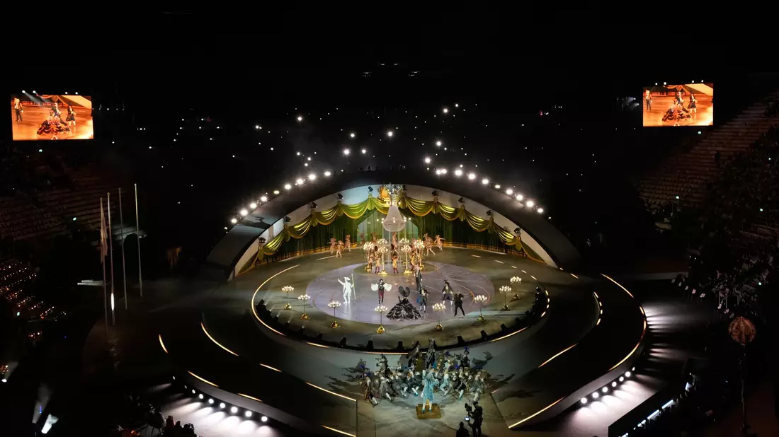 Die Abschlussfeier der Olympischen Winterspiele in der Arena von Verona. - Bild: Bernat Armangue/AP/dpa
