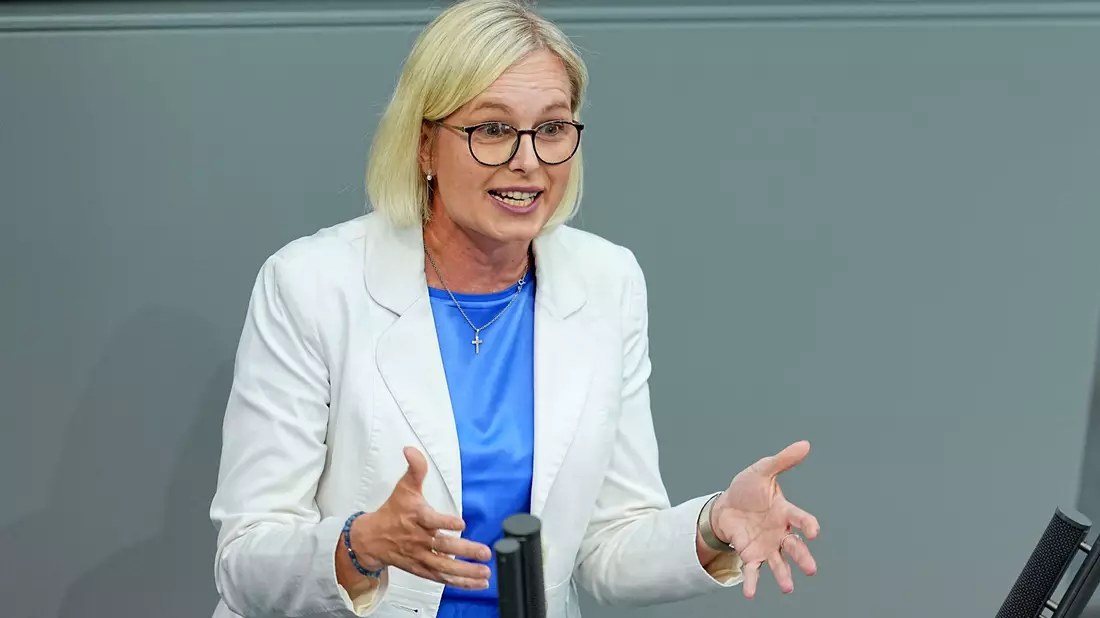 Wirbt für Olympische Spiele in Deutschland: Sport-Staatsministerin Christiane Schenderlein. (Archivbild) - Bild: Michael Kappeler/dpa
