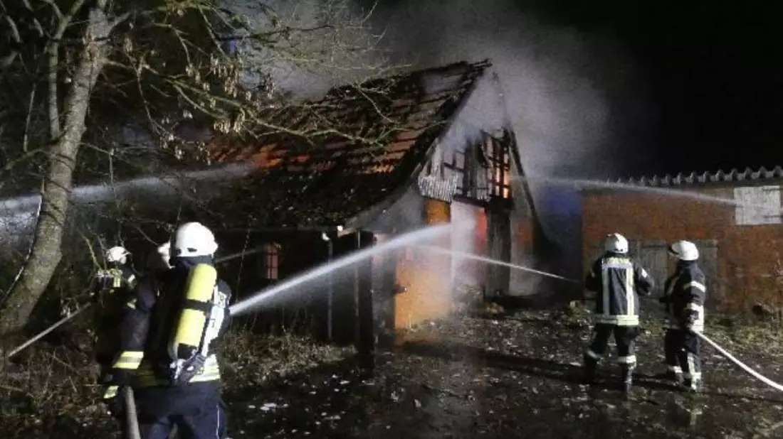 POL-CUX: Brand eines leerstehenden Resthofes in Bülkau - Jugendliche unter Tatverdacht (Foto im Anhang) - Bild: presseportal.de