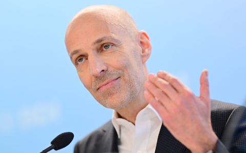 BDI-Präsident Peter Leibinger ist dafür, den ausgehandelten Zolldeal mit den USA zu ratifizieren. (Archivbild) - Foto: Sebastian Gollnow/dpa