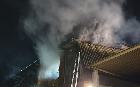 FW-RD: Feuer in einem landwirtschaftlichen Gebäude in Jahrsdorf (Kreis Rendsburg-Eckernförde) - Foto: presseportal.de