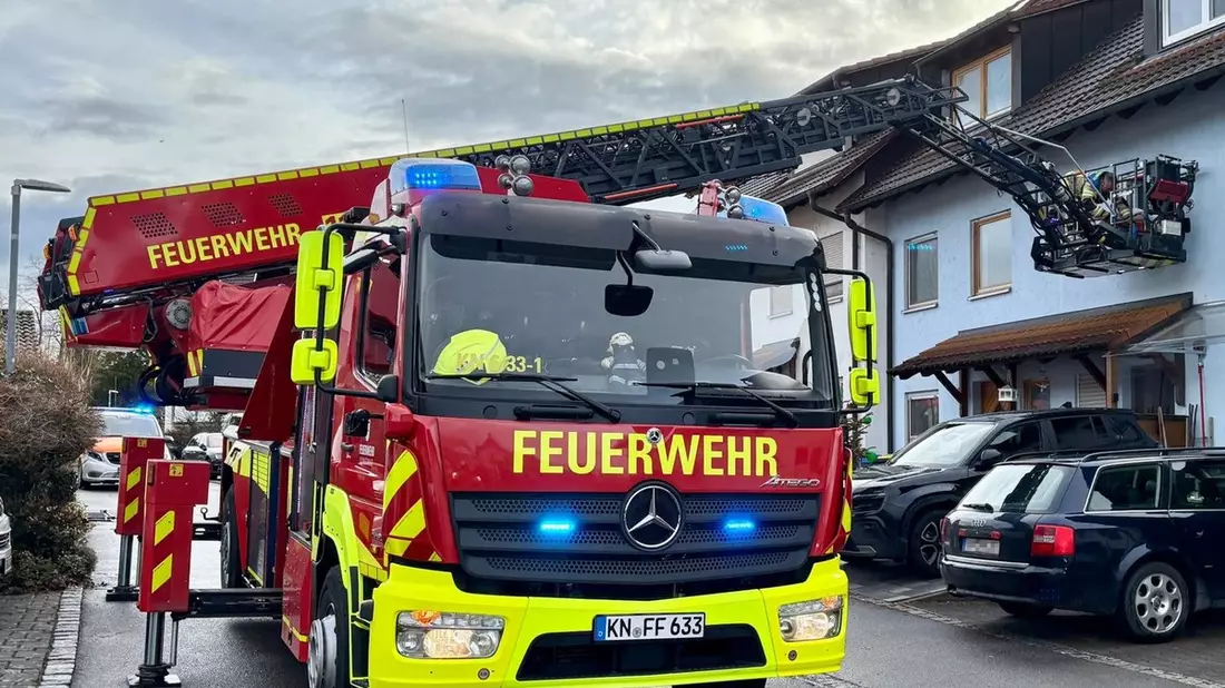 FW Reichenau: Person aus 1. Obergeschoß gerettet, Reichenau-Lindenbühl, 23.02.2026 - Bild: presseportal.de