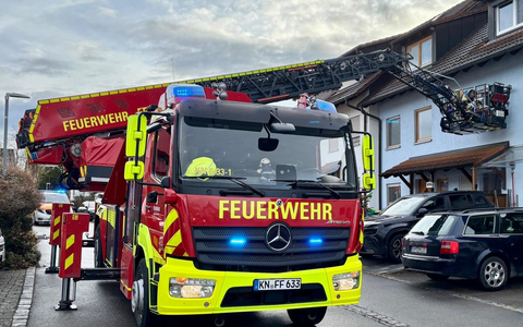 FW Reichenau: Person aus 1. Obergeschoß gerettet, Reichenau-Lindenbühl, 23.02.2026 - Foto: presseportal.de