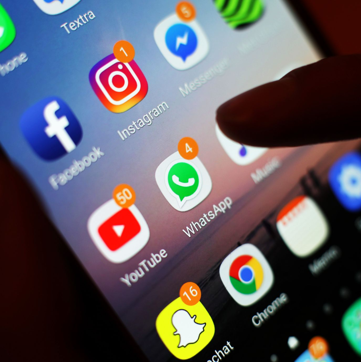 Die Frage, wer über das Mindestalter für die Nutzung von Social-Media-Plattformen wie TikTok oder Instagram entscheiden soll, beschäftigt die Parteien schon eine Weile. (Symbolbild) - Foto: Yui Mok/PA Wire/dpa