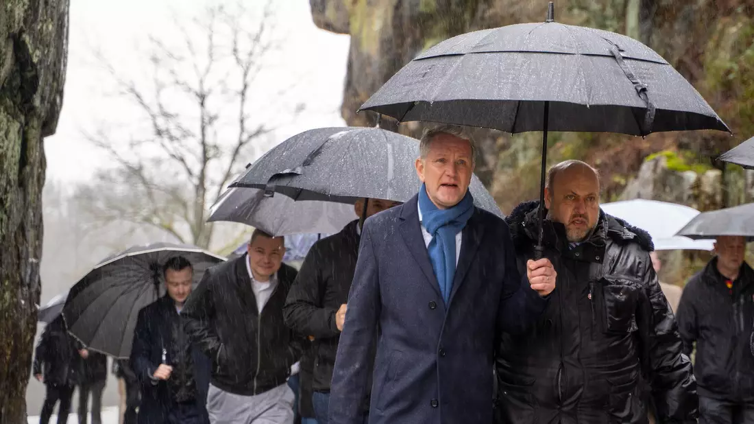 An den Externsteinen im Teutoburger Wald hatte sich Höcke mit nordrhein-westfälischen AfD-Politikern getroffen. - Bild: Max Lametz/dpa